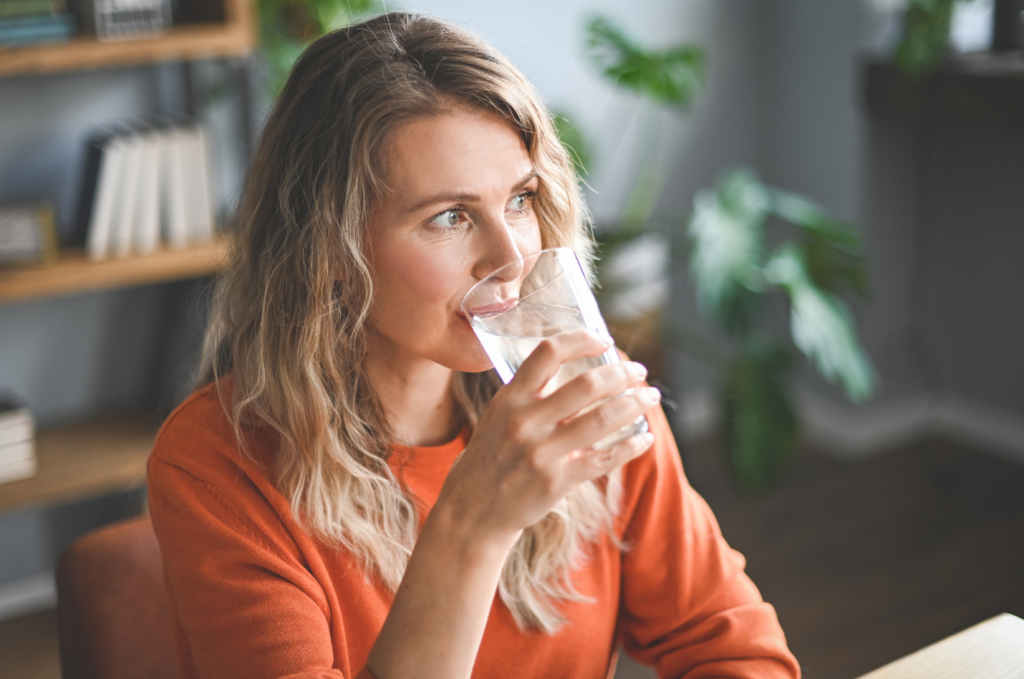 Quale acqua bere in menopausa?